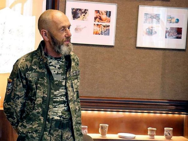 У Кропивницькому запрошують на виставку кераміки, яку власноруч створює військовий. ФОТО