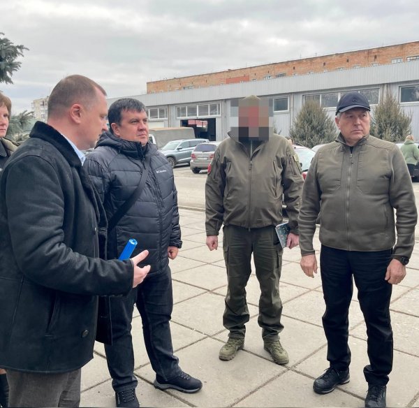 Кіровоградщина: підприємці двох громад передали автівки для мобільних вогневих груп (ФОТО)