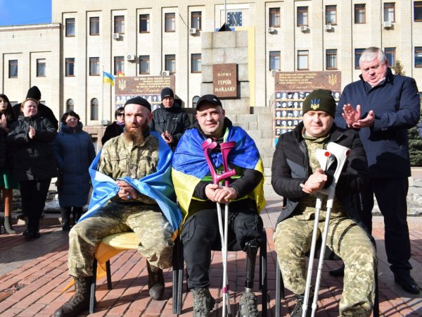 У Кропивницькому військовий на протезі та милицях влаштував благодійний марафон на підтримку побратимів. ФОТО