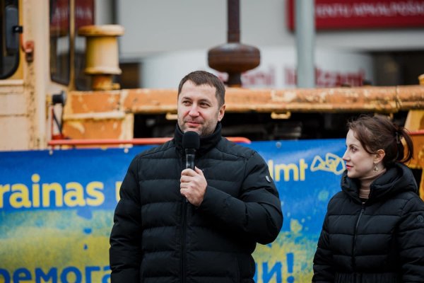 Для музею на Кіровоградщині придбали вузькоколійний локомотив, який виробляє електроенергію (ФОТО)