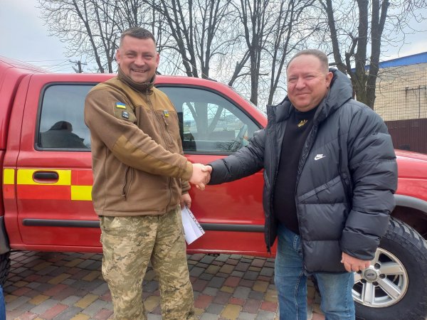 Два позашляховики придбали для військових у громаді в Кіровоградській області (ФОТО)