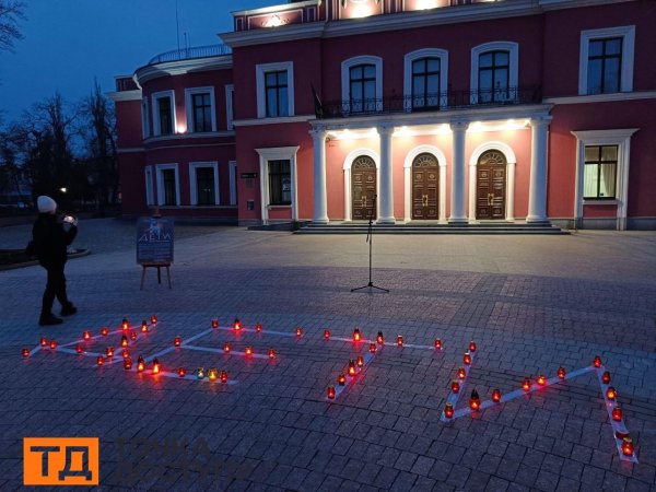 Роковини удару по драмтеатру в Маріуполі: у Кропивницькому вшанували пам'ять жертв трагедії (ФОТО)