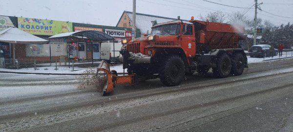 Снігопад на Кіровоградщині: на автошляхах області працює дорожня техніка