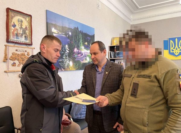 Родинам загиблих захисників з Кіровоградщини передали державні нагороди (ФОТО)