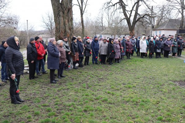 У громаді на Кіровоградщині попрощалися із загиблим військовим (ФОТО)