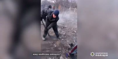 
Окупанти скинули на житловий сектор Щербинівки авіабомбу: з'явилося відео, як рятували людей
