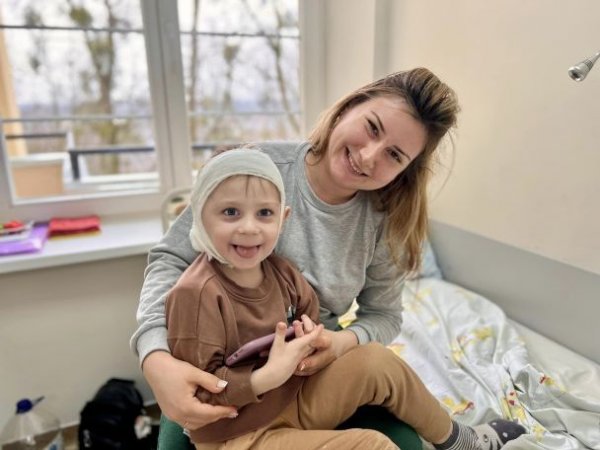 
"Буде чути і почне говорити": львівські отохірурги виконали надскладну операцію 3-річному хлопчику

