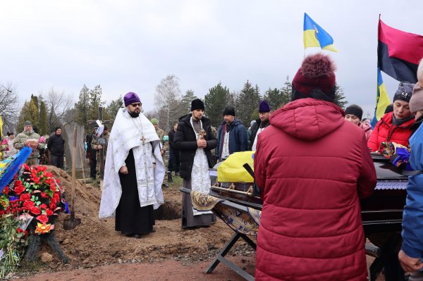 Понад пів року вважався зниклим безвісти: у громаді на Кіровоградщині попрощались із захисником