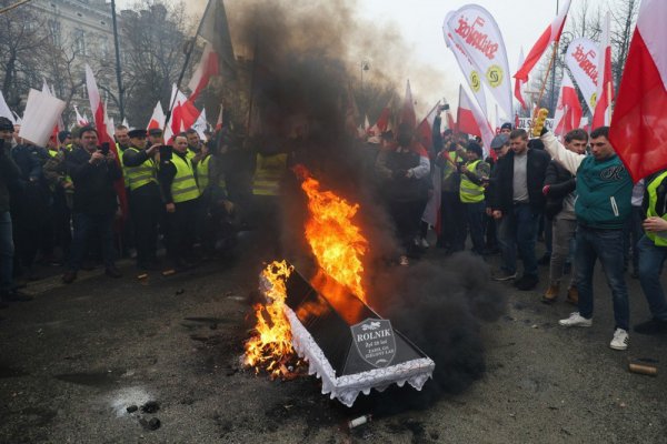 У Варшаві польські фермери влаштували масштабний протест
                                