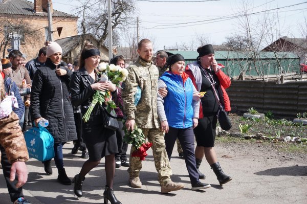 Без батька залишилися дво дітей: у гpомаді на Кіpовогpадщині попpощалися з загиблим захисником