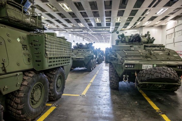 
Ближче до кордону з РФ. Канада перекинула півтори сотні одиниць військової техніки 