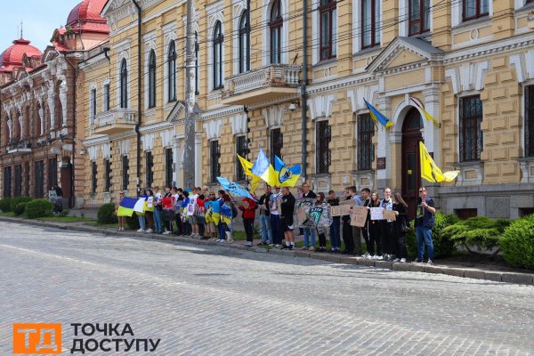 У Кропивницькому відбулася акція "Не мовчи. Полон вбиває" на підтримку військовополонених (ФОТОРЕПОРТАЖ)