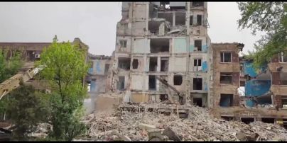 
У Маріуполі окупанти знищують будівлю ТСОУ (відео)
