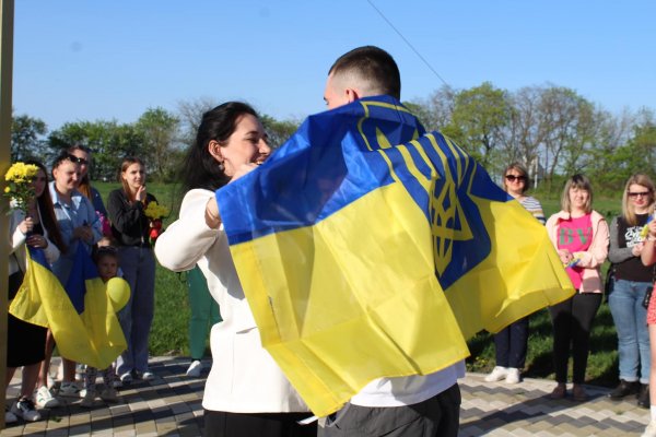 На Кіровоградщині зустріли бійця, який провів у полоні майже два роки (ФОТО)