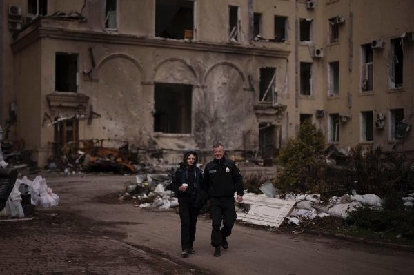 
Продюсерка "20 днів у Маріуполі" розповіла, як тікала з міста і які цінні свідчення вдалося вивезти
