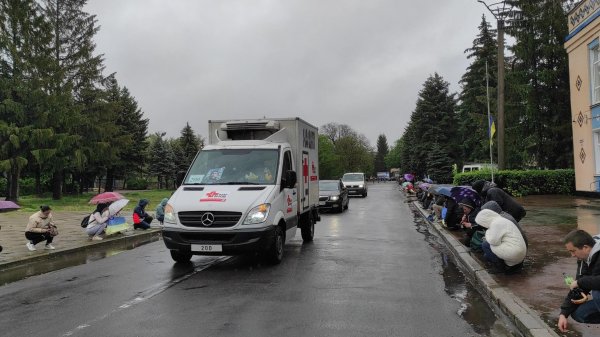 Загинув у Бахмутському районі: у громаді на Кіровоградщині попрощалися із загиблим військовим (ФОТО)