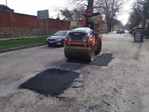 У Кропивницькому почали ремонтувати дороги: де працюють комунальники (ПЕРЕЛІК ВУЛИЦЬ)