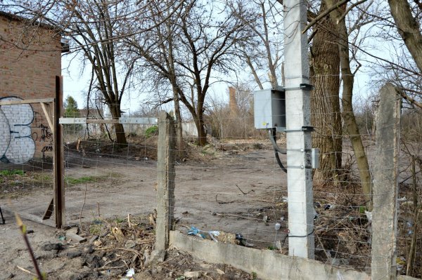 У Кропивницькому  підприємець огородив територію колишнього дитячого табору парканом