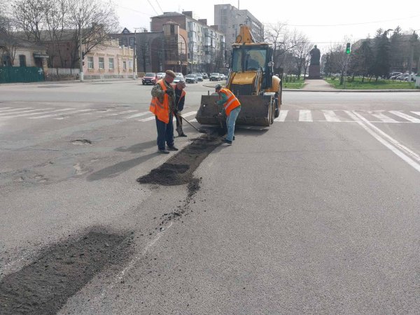У Кропивницькому почали ремонтувати дороги: де працюють комунальники (ПЕРЕЛІК ВУЛИЦЬ)