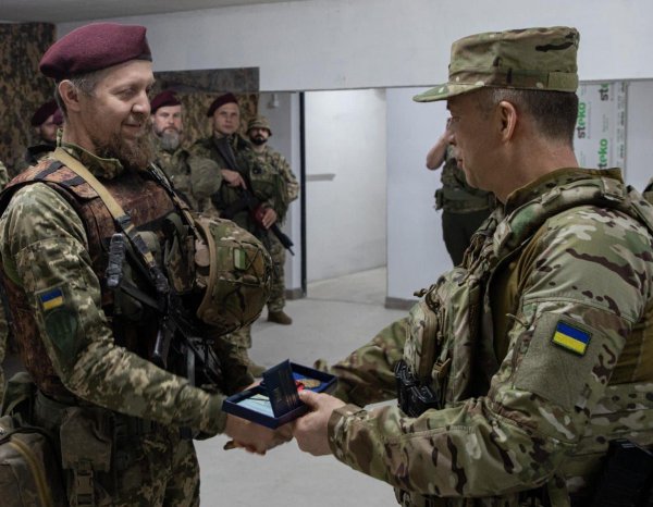 Бездоганно виконав завдання: військовий з Кіровоградщини отримав нагороду від Головнокомандувача ЗСУ