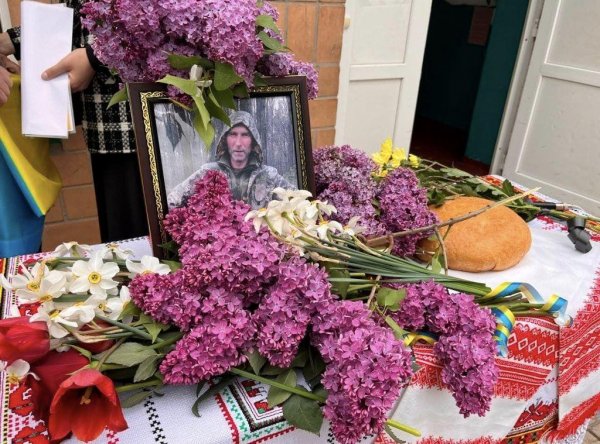 В громаді на Кіровоградщині відкрили меморіальну дошку на честь загиблого військового