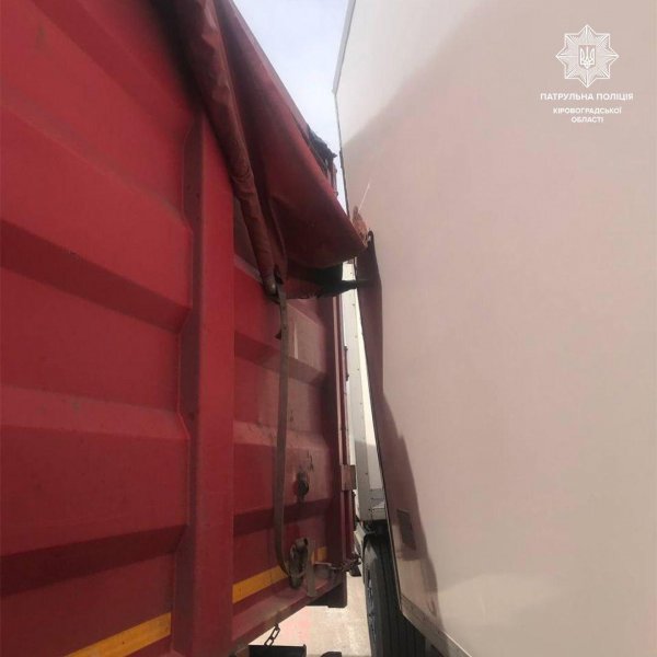 Дві вантажівки потрапили у ДТП на Кіровоградщині (ФОТО)