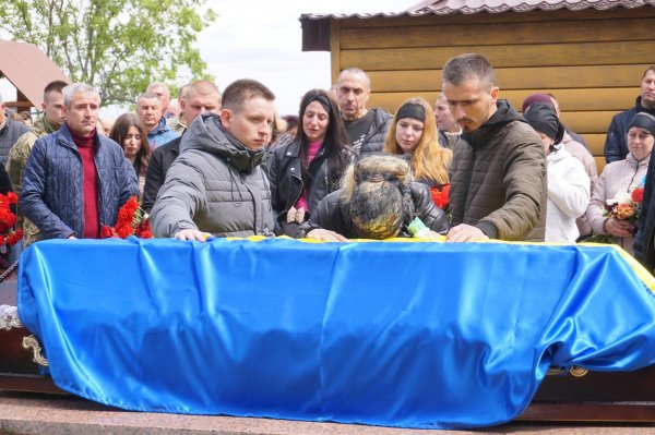 Загинув у Бахмутському районі: у громаді на Кіровоградщині попрощалися із загиблим військовим (ФОТО)