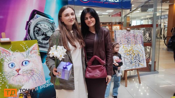 Виставку картин і колажів, присвячених весні, відкрили у Кропивницькому (ФОТО)