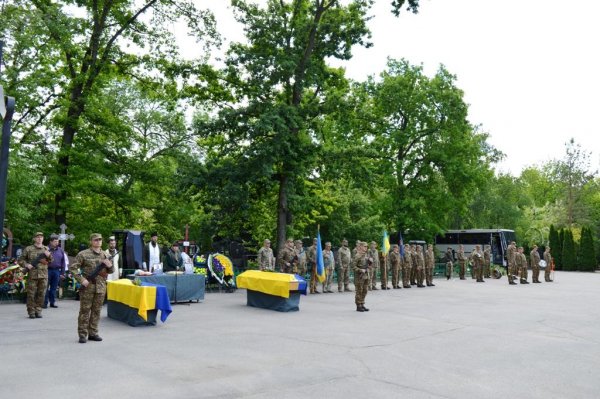 Загинули на Донеччині: у Кропивницькому попрощалися з двома захисниками (ФОТО)