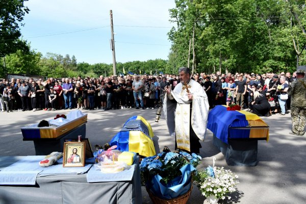 У Кропивницькому попрощалися з трьома захисниками, які загинули на війні (ФОТО)