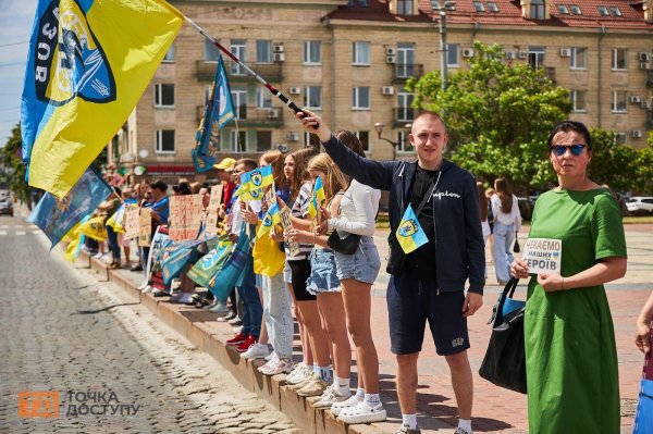 Акція на підтримку зниклих безвісти військових і полонених відбулась у Кропивницькому (ФОТОРЕПОРТАЖ)