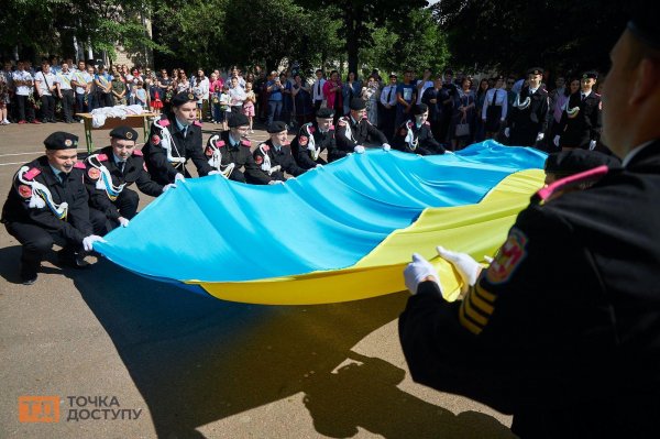 Свято останнього дзвоника відбулось у ліцеї "Сокіл" в Кропивницькому (ФОТОРЕПОРТАЖ)