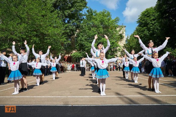 Свято останнього дзвоника відбулось у ліцеї "Сокіл" в Кропивницькому (ФОТОРЕПОРТАЖ)