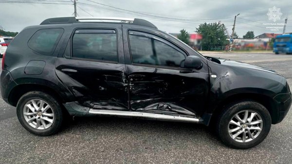 На виїзді з Кропивницького сталася ДТП: зіткнулися Dacia та Renault (ФОТО)