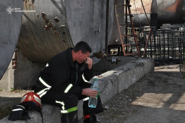 Пожежу на “Хімрезерві” у Кропивницькому загасили (ФОТО)