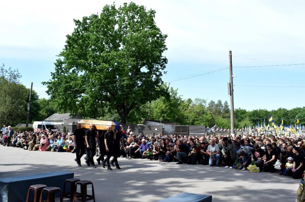 У Кропивницькому попрощалися з трьома захисниками, які загинули на війні (ФОТО)