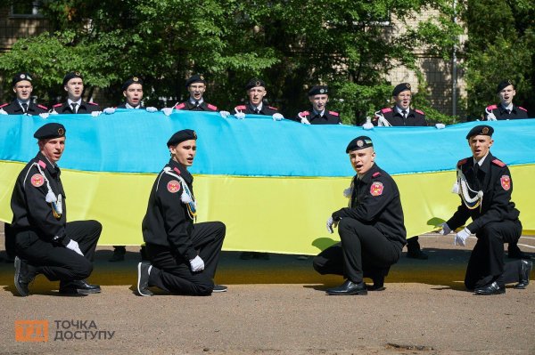 Свято останнього дзвоника відбулось у ліцеї "Сокіл" в Кропивницькому (ФОТОРЕПОРТАЖ)