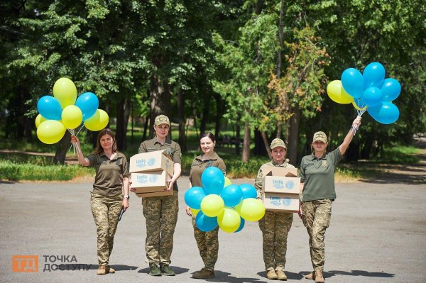 У Кропивницькому військовослужбовиці дарували дітям морозиво та кульки (ФОТОРЕПОРТАЖ)