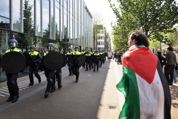 Амстердамський університет звернувся до поліції через вандалізм під час пропалестинського протесту

