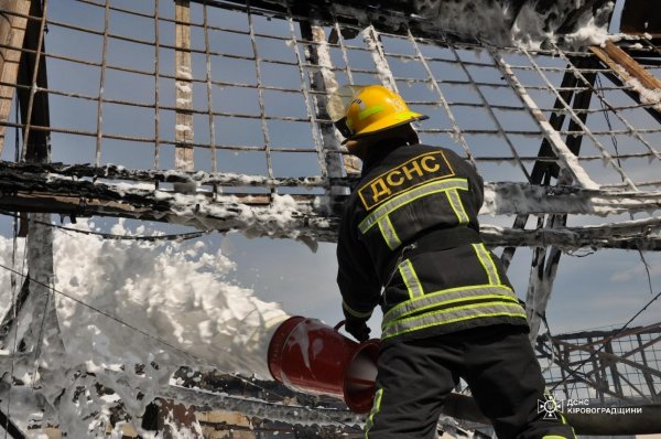 Пожежу на “Хімрезерві” у Кропивницькому загасили (ФОТО)