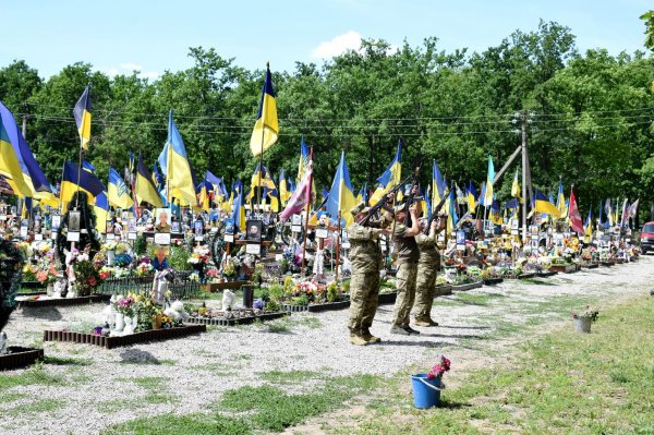 У Кропивницькому попрощалися з трьома захисниками, які загинули на війні (ФОТО)