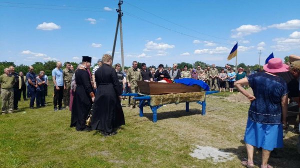 Загинув на Луганщині: у громаді на Кіровоградщині попрощалися і загиблим військовим
