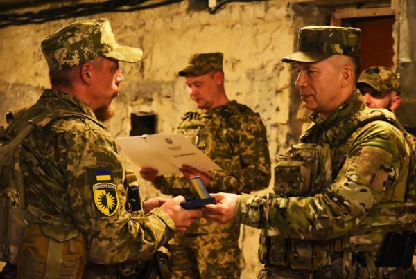 Головнокомандувач ЗСУ нагородив військового з Кіровоградщини нагрудним знаком “Хрест хоробрих”