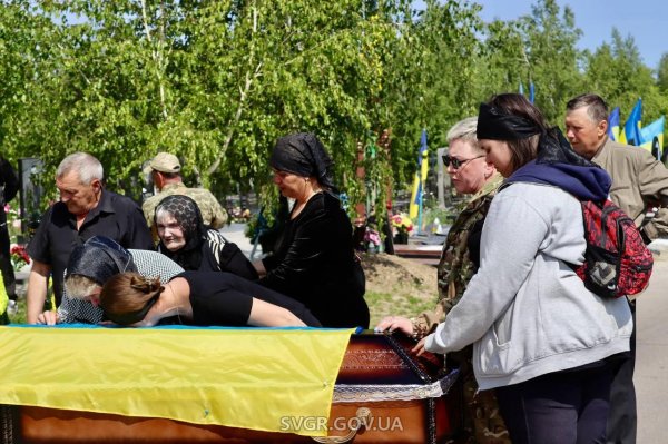 Загинув у Бахмуті: на Кіровоградщині попрощалися з військовим (ФОТО)