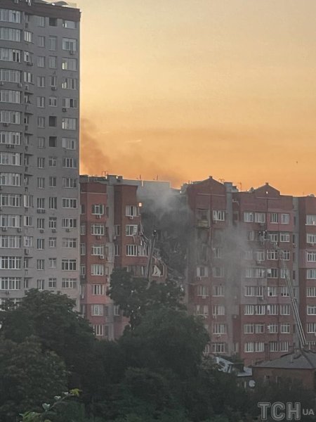 
Ракетний удар по Дніпру: двоє людей не виходять на зв'язок (фото)
