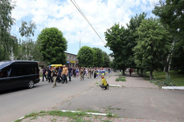 У громаді на Кіровоградщині попрощалися із 24-річним військовим (ФОТО)