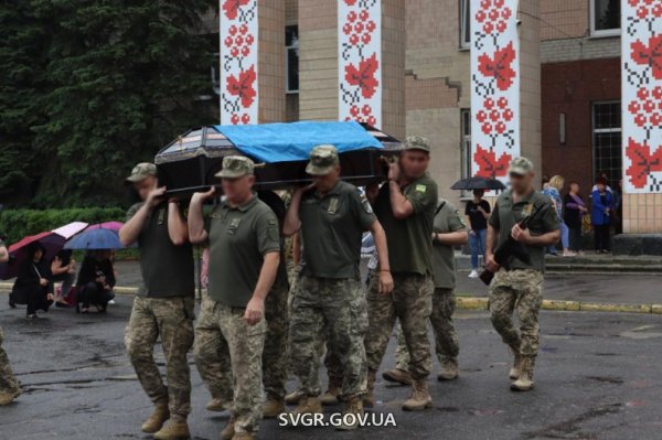 У Світловодську на Кіровоградщині попрощались з військовим