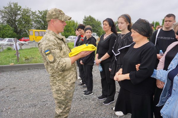 Загинув на Харківщині. У громаді на Кіровоградщині попрощалися з командиром взводу