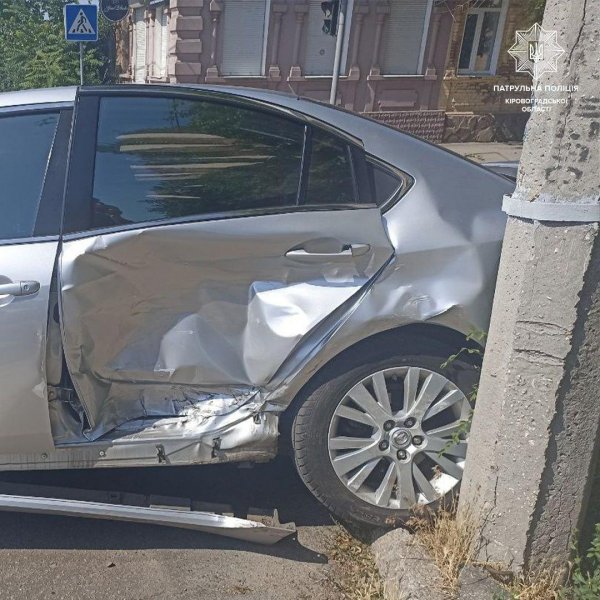 На перехресті в Кропивницькому зіткнулися Mazda та Chevrolet (ФОТО)