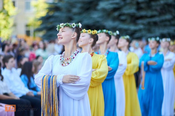 У Кропивницькому випускникам шкіл вручили медалі (ФОТОРЕПОРТАЖ)